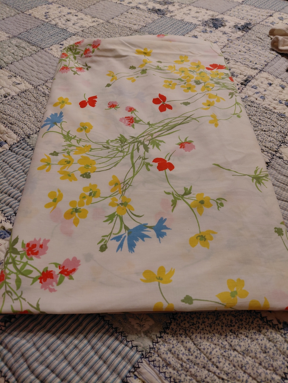 VintageFloral Print Cotton Twin Flat Sheet White with Yellow, Red & Blue Flowers